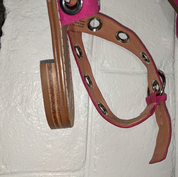 Halogen Elsie Magent strappy sandals with grommets - Picture 3 of 4